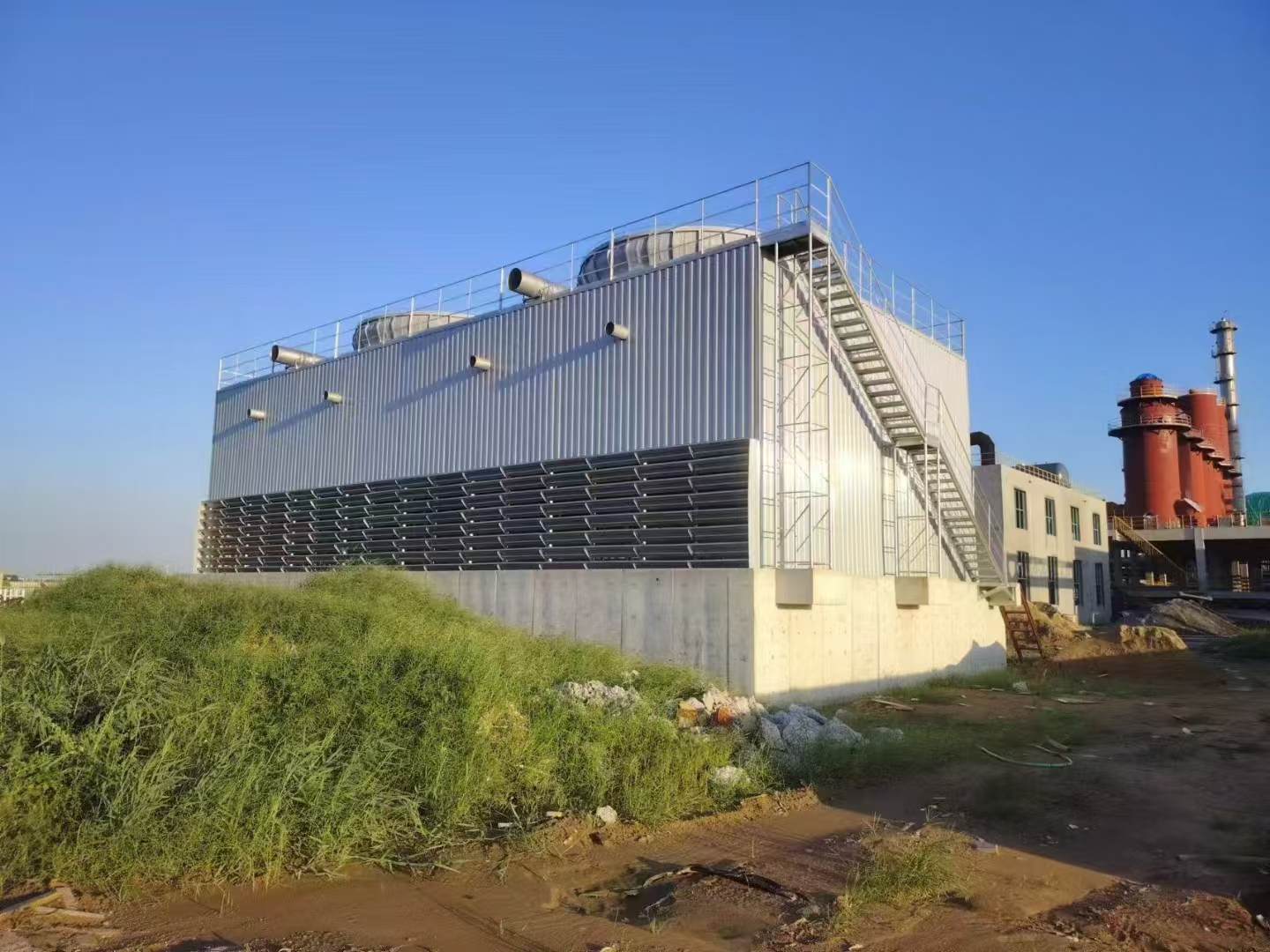 6000噸水泥冷卻塔安裝完畢